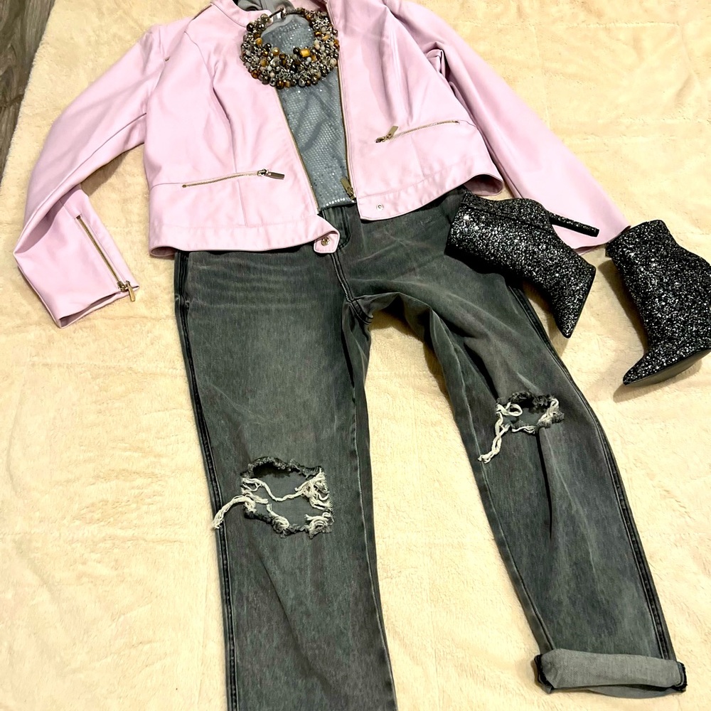 NY&C; Grey boyfriend, curvy distressed denim.